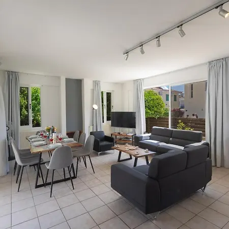 Renee Vilă Protaras