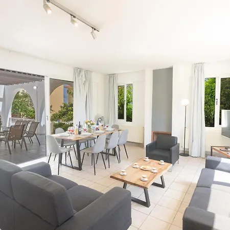 Renee פרוטאראס